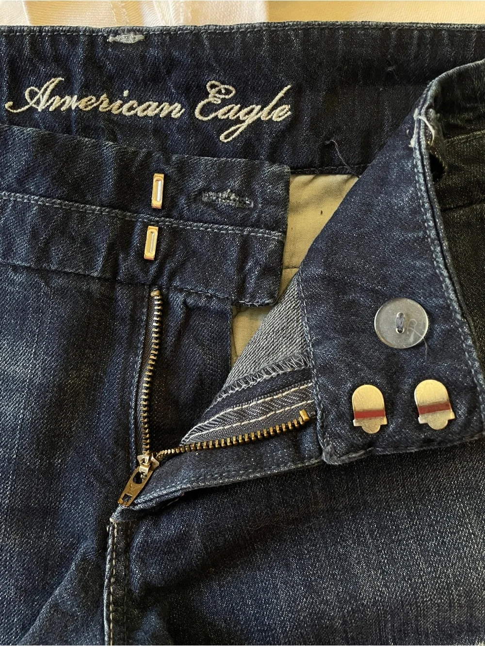American Eagle Outfitters pairs women’s